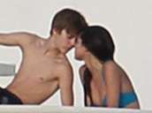 Justin y Selena en un Yate